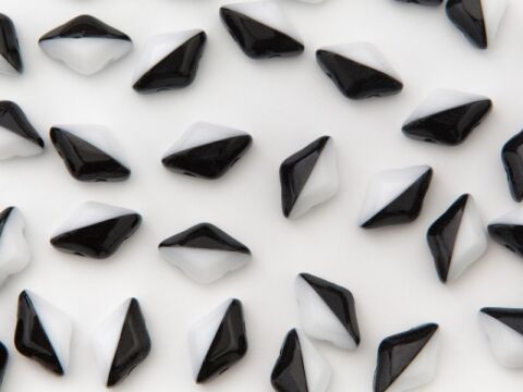 BLACK/WHITE OPAQUE