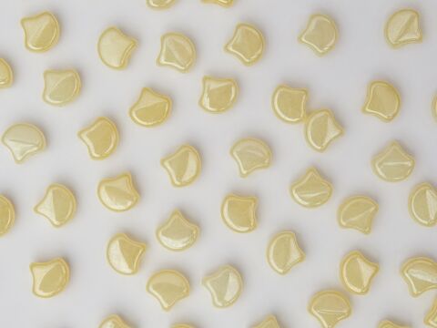 WHITE OPAL YELLOW LUSTER